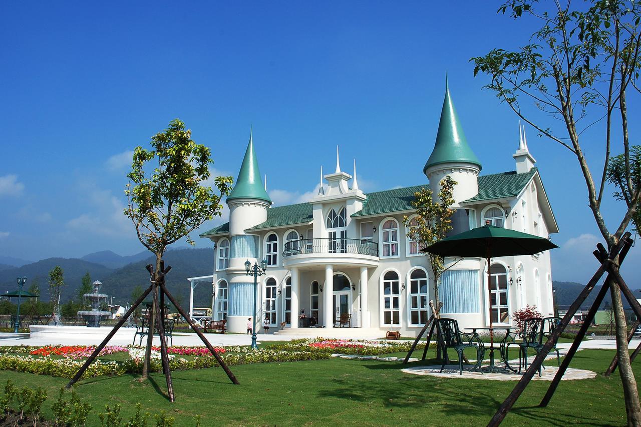 Sigma Castle Apartment Yilan Exterior foto